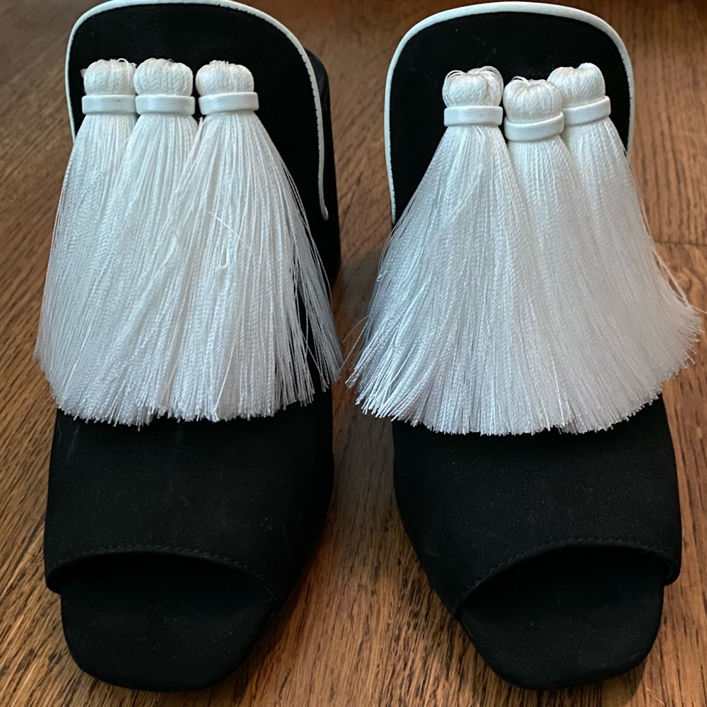 Gianni Bini Moneekas tassel block heel mules